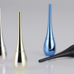 Shiny teardrop eyeliners
